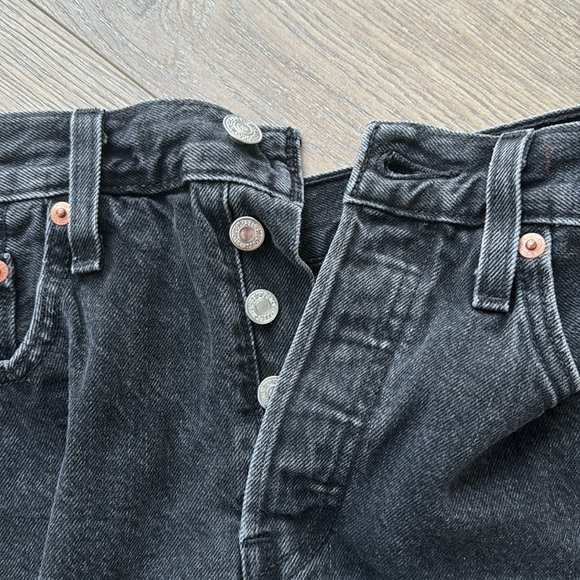 Levi’s 501 shorts black distressed denim size 27 - Picture 4 of 4